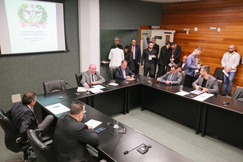 Aprova&ccedil;&atilde;o do projeto na Comiss&atilde;o de Finan&ccedil;as e Tributa&ccedil;&atilde;o durante a manh&atilde; desta ter&ccedil;a-feira – Foto: Vicente Schmitt/Ag&ecirc;ncia AL/Divulga&ccedil;&atilde;o/ND