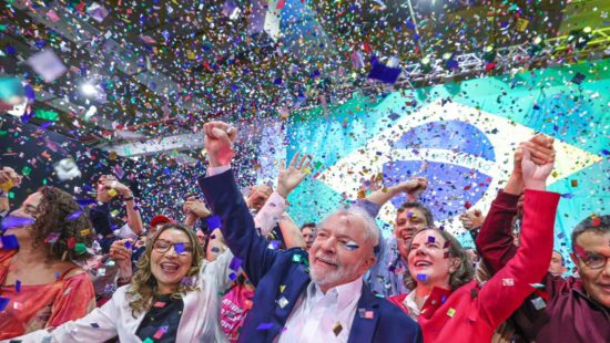 Lideran&ccedil;as pol&iacute;ticas de SC acompanham lan&ccedil;amento de Lula &agrave; campanha presidenci&aacute;vel