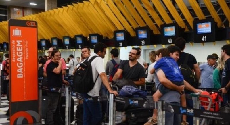 Passageiros com bagagens – Foto: Rovena Rosa/Ag&ecirc;ncia Brasil