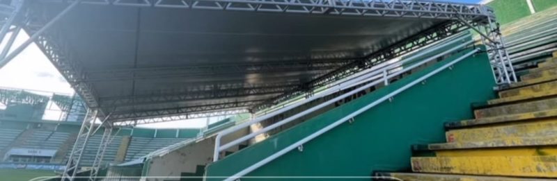 Festa ser&aacute; na Ala Leste da Arena Cond&aacute;. Uma cobertura foi montada na arquibancada para a comemora&ccedil;&atilde;o – Foto: Divulga&ccedil;&atilde;o/Chapecoense/ND