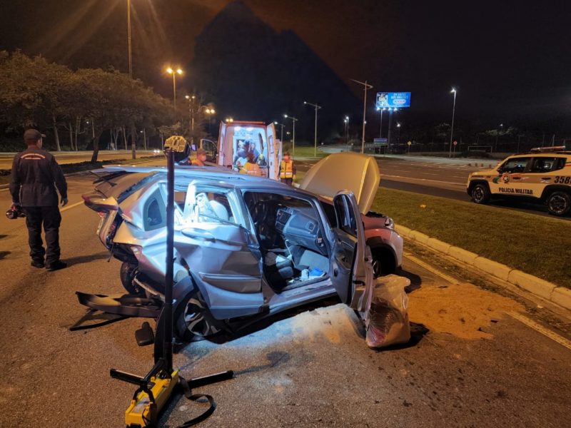 Parte traseira do veículo onde estava o empresário ficou destruída – Foto: Divulgação/ND