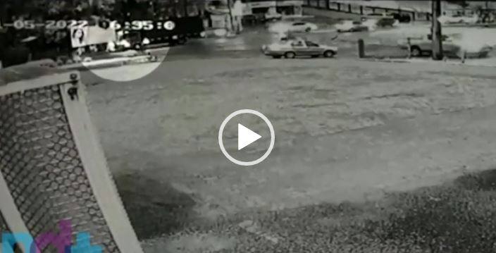 C&acirc;mara de monitoramento flagrou acidente com morte no bairro Itoupava Central, em Blumenau – Foto: Divulga&ccedil;&atilde;o/ND