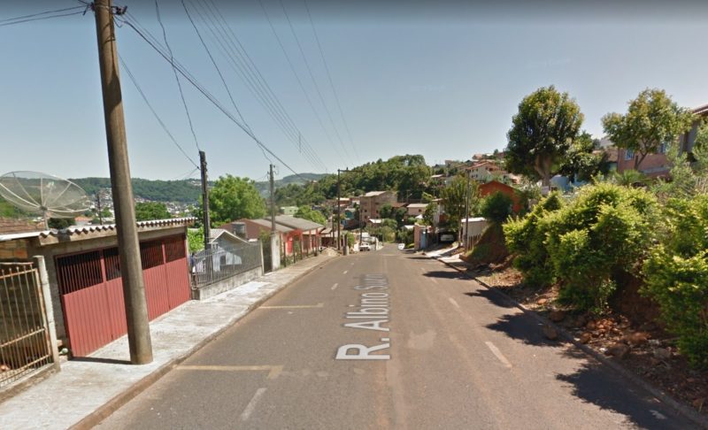 A segunda briga foi atendida na rua Albino Suzin. – Foto: Google Street View/Reprodução