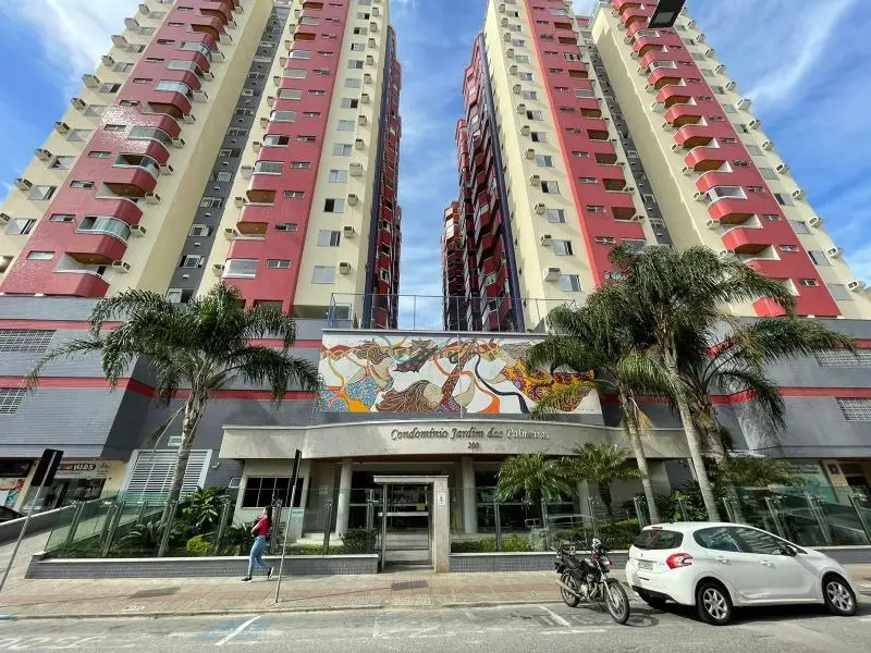 Apartamento no bairro Campinas, em S&atilde;o Jos&eacute;, ser&aacute; leiloado no dia 30 – Foto: Mazzolli Leil&otilde;es/Divulga&ccedil;&atilde;o/ND