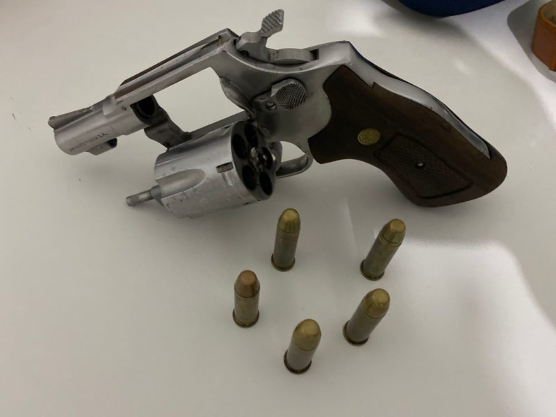 Arma encontrada com os integrantes da quadrilha suspeita de sequestrar caminhoneiros – Foto: Pol&iacute;cia Civil de SC