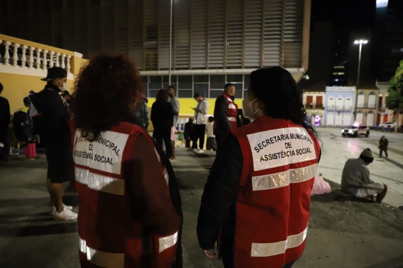 Equipes da Secretaria de Assist&ecirc;ncia Social est&atilde;o nas ruas trabalhando na abordagem de pessoas em vulnerabilidade, com foco no acolhimento emergencial – Foto: Marcos Albuquerque/PMF/ND