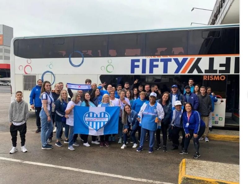Torcida ainda no Rio Grande do Sul, antes do jogo – Foto: Internet/Reprodu&ccedil;&atilde;o/ND