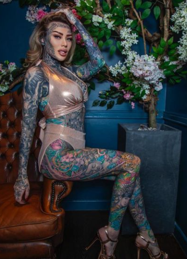 Mulher possui somente 5% de seu corpo sem tatuagens – Foto: Internet/Reprodu&ccedil;&atilde;o/ND