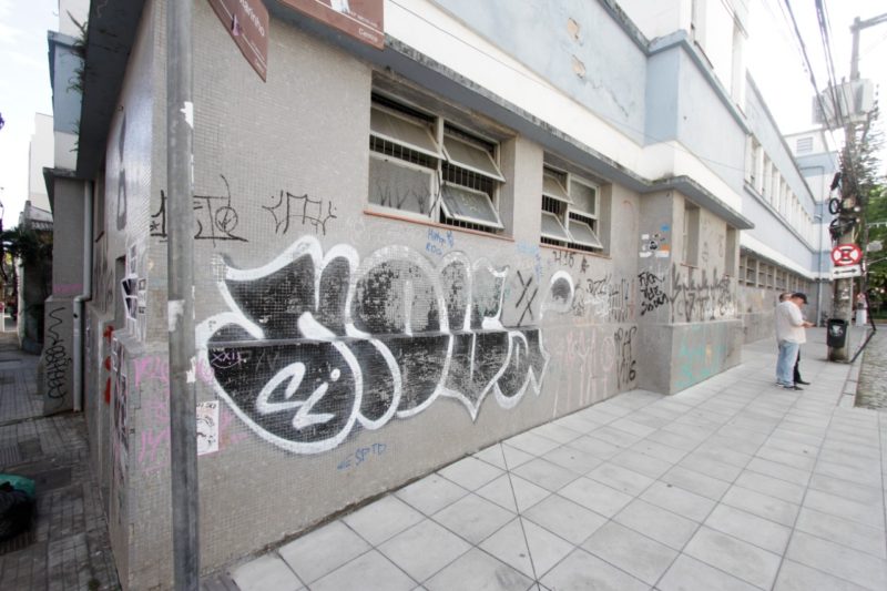 Bomb e pichação no prédio dos Correios