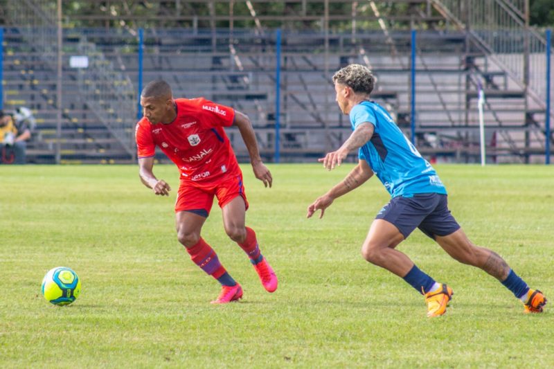 O jogo aconteceu na tarde deste domingo no est&aacute;dio Os Pioneiros, em Pato Branco, no Paran&aacute; – Foto: Bruno Golembiewski/Marc&iacute;lio Dias