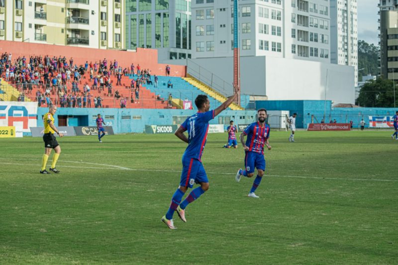 O Marc&iacute;lio conquistou a segunda vit&oacute;ria seguida e subiu para quinta coloca&ccedil;&atilde;o, com sete pontos – Foto: Davi Lopes