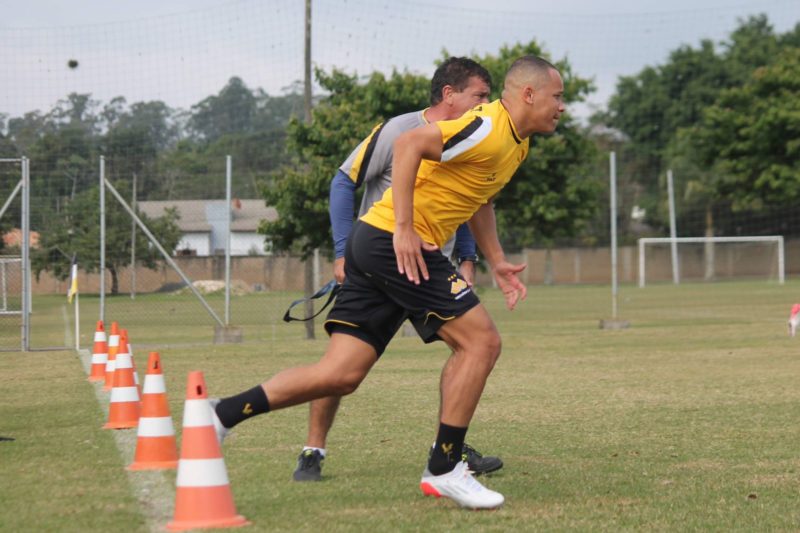 Atacante Caio Dantas deve ser uma das novidades para o jogo na Bahia. – Foto: Celso da Luz-Assessoria do Crici&uacute;ma