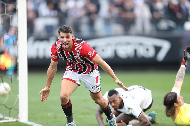 Calleri comemora o gol do S&atilde;o Paulo contra o Corinthians – Foto: Paulo Pinto/S&atilde;o Paulo F.C