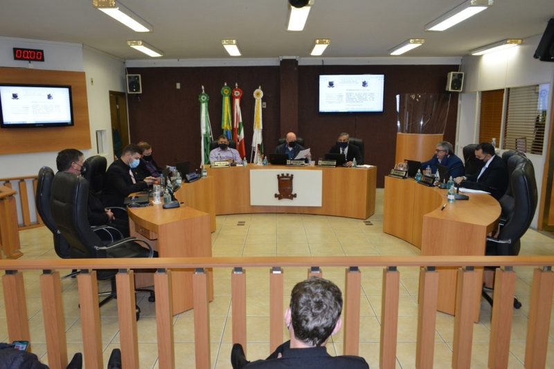 Vereadores de Urussanga analisam o relatório nesta sexta-feira &#8211; Foto: Divulgação/ND