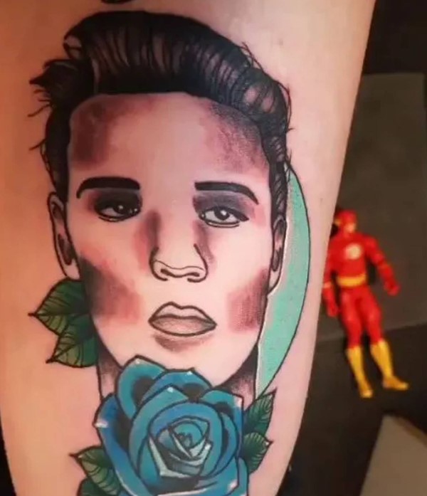 Tatuagem de Elvis Presley virou ‘meme’ nas redes após trend – Foto: Internet/Reprodução/ND