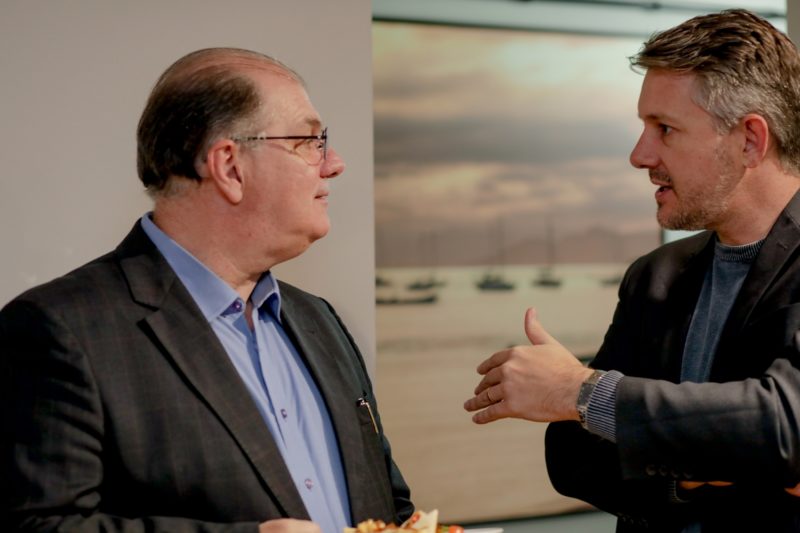 Carlos Eduardo Ruschel (&agrave; esq.) e Fernando Amorim Willrich, presidente do Creci/SC (Conselho Regional de Corretores de Im&oacute;veis de Santa Catarina) – Foto: David Welter/Divulga&ccedil;&atilde;o/ND