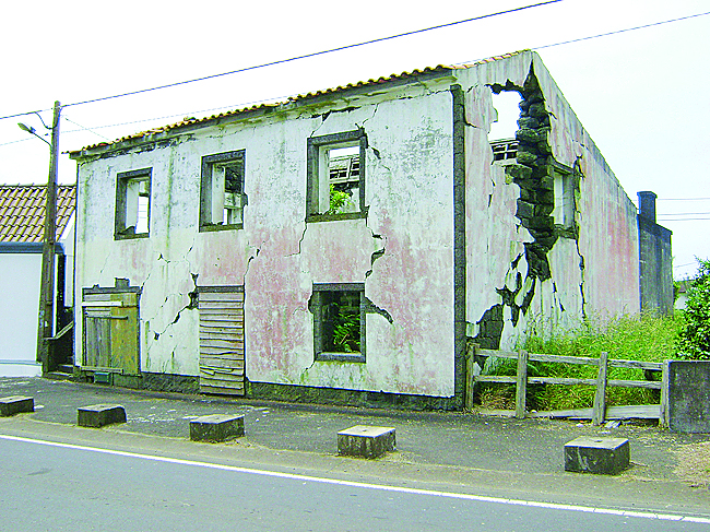 Casa destru&iacute;da por terremoto – Foto: Reprodu&ccedil;&atilde;o/ND