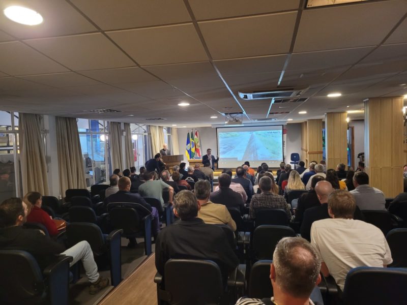 Deputado Ivan Naatz mostrou situa&ccedil;&atilde;o prec&aacute;ria da barragem de Jos&eacute; Boiteux – Foto: Kelley Alves/ND