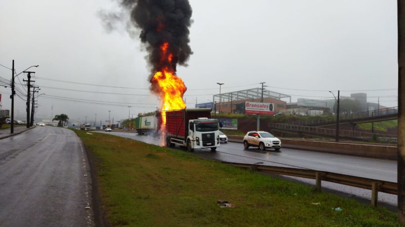 Fogo mobilizou o Corpo de Bombeiros – Foto: Internet/ND