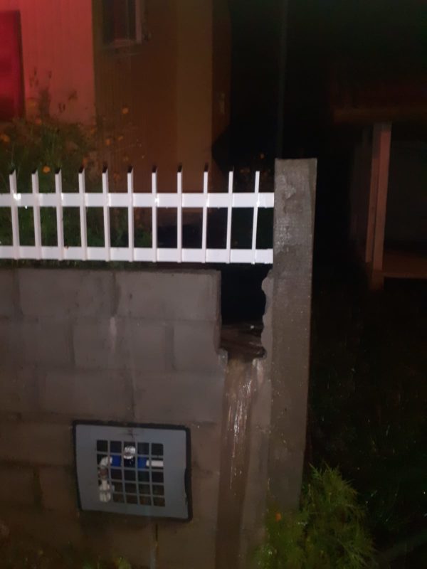 Vaz&atilde;o feita pelos bombeiros para conter o alagamento – Foto: 8&deg; BBM/Divulga&ccedil;&atilde;o/ND