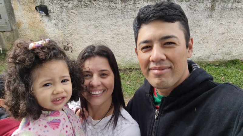 filha adotiva com o irmão