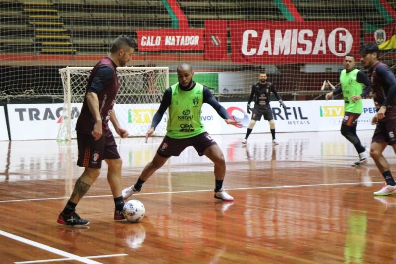 JEC Futsal treinou em Erechim, onde enfrenta o Atl&acirc;ntico para manter a lideran&ccedil;a isolada da Liga Nacional – Foto: Juliano Schmidt/JEC Futsal/Divulga&ccedil;&atilde;o/ND