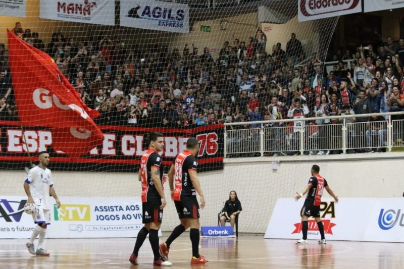 JEC Futsal venceu o Santo André na noite desta sexta-feira (13) e manteve a liderança isolada da Liga Nacional – Foto: Juliano Schmidt/JEC Futsal/Divulgação/ND