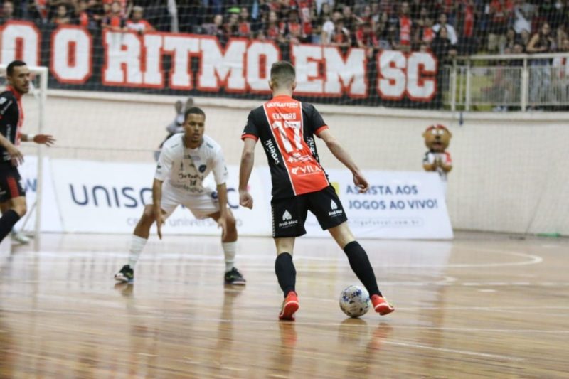 JEC Futsal foi surpreendido pelo Tubar&atilde;o e sofreu primeira derrota dentro do Centreventos Cau Hansen – Foto: Juliano Schmidt/JEC Futsal/Divulga&ccedil;&atilde;o/ND