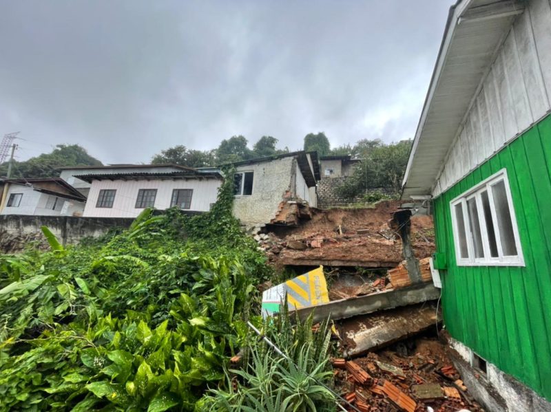 Documento do TCE tem como objetivo levantar as &aacute;reas de risco de desmoronamento e inunda&ccedil;&atilde;o em Santa Catarina – Foto: Defesa Civil de Florian&oacute;polis/Arquivo/ND
