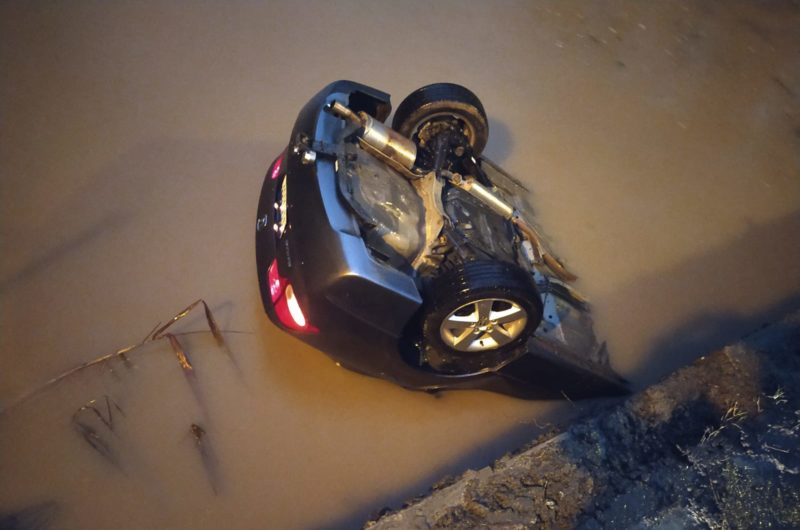 Carro cai no rio e casal morre em Ituporanga – Foto: Divulga&ccedil;&atilde;o CDivulga&ccedil;&atilde;o/CBMSC/NDBM SC ND (47)
