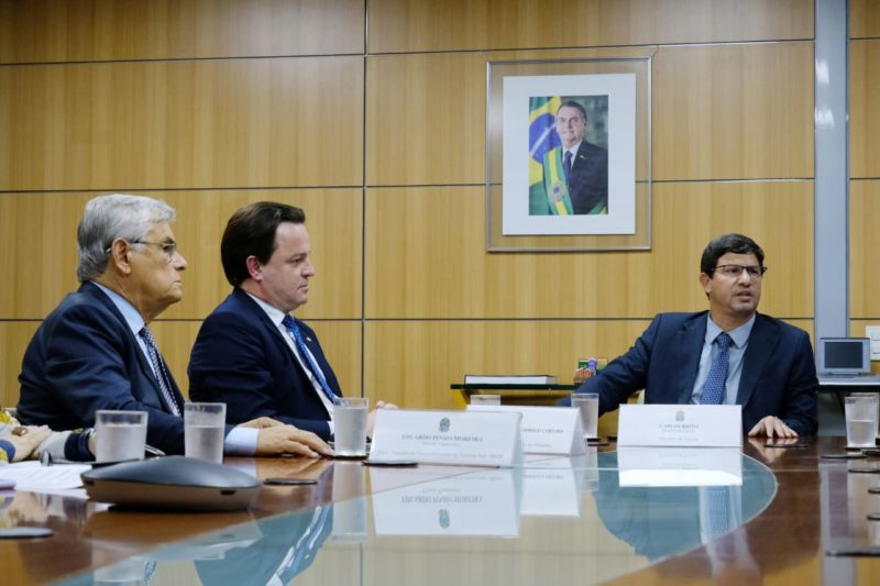 Diretor Financeiro do BRDE, Eduardo Moreira esteve com o Ministro do Turismo Carlos Gomes Aires de Brito em Brasília &#8211; Foto: Divulgação/ND