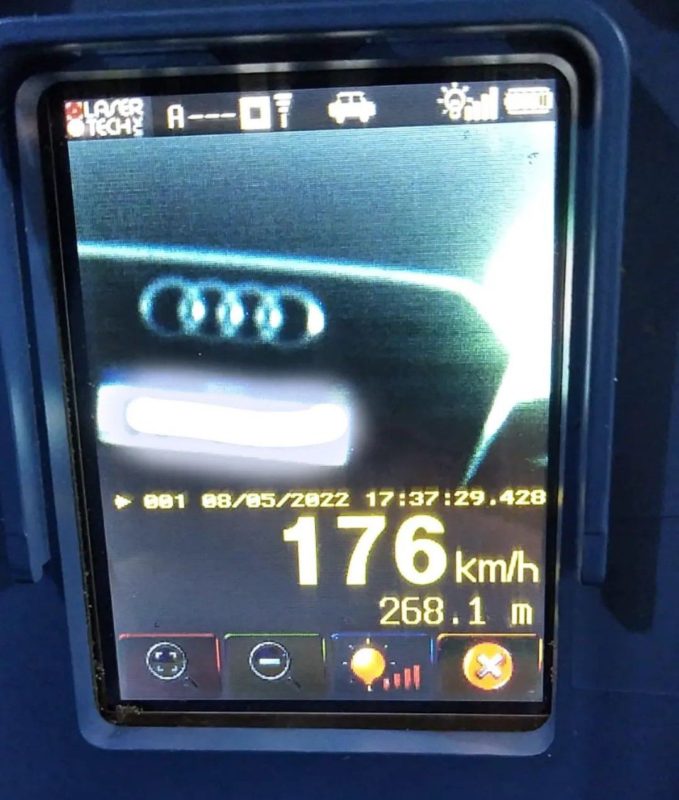 Carro &eacute; flagrado a 176 km/h em rodovia de Crici&uacute;ma – Foto: PMRv/Divulga&ccedil;&atilde;o/ND