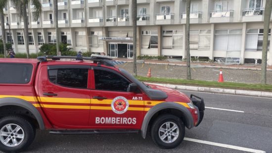 Hotel é interditado em Bombinhas suspeito de jogar esgoto no mar