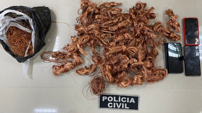 Fios de cobre foram encontrados pela pol&iacute;cia em comunidades de Florian&oacute;polis – Foto: PCSC/Divulga&ccedil;&atilde;o/ND