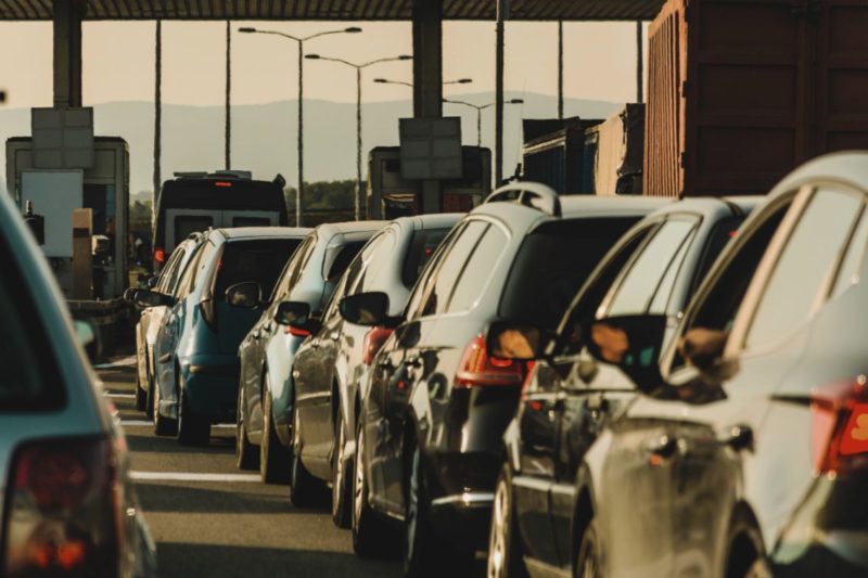 Concessionárias devem abrir as chancelas caso limite das filas em pedágio ultrapassem o limite