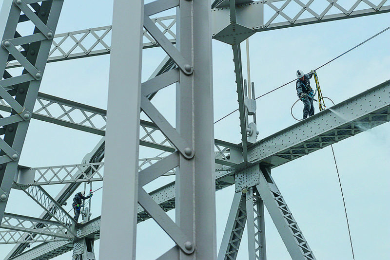 Lava&ccedil;&atilde;o da ponte Herc&iacute;lio Luz com &aacute;gua doce – Fotos: Cristiano Estrela/Divulga&ccedil;&atilde;o/Secom/ND