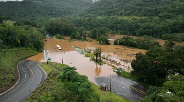 Alagamento na rodovia SC-453, entre Luzerna e Ibicar&eacute;, levou &agrave; interdi&ccedil;&atilde;o do KM 60- Foto: Divulga&ccedil;&atilde;o/PMRv/ND