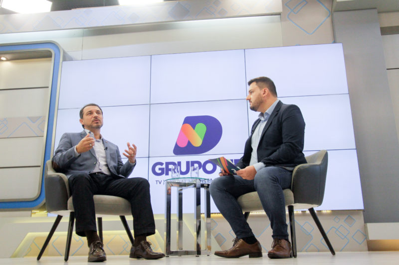 Governador afirma ao grupo ND que desassoreamento est&aacute; sendo feito em rios na regi&atilde;o Sul. – Foto: Leo Munhoz/ND