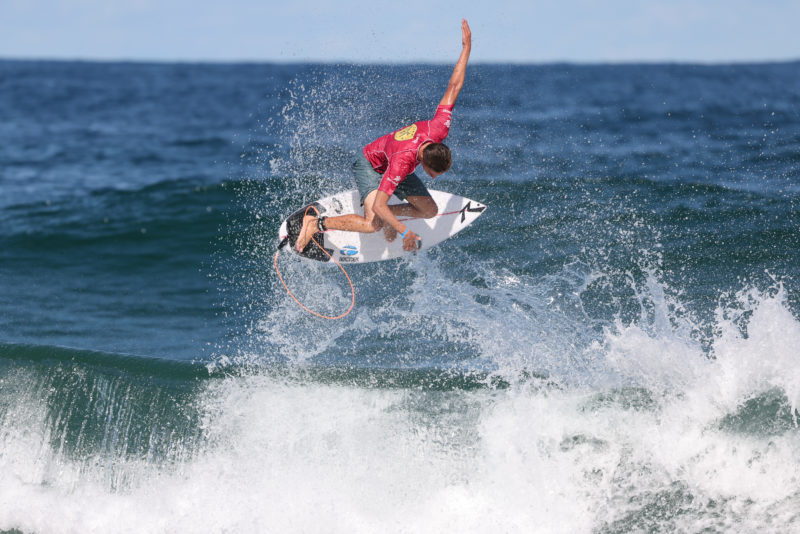 Circuito Bando do Brasil de Surfe: catarinense Heitor Mueller voando alto para a ponta do ranking &#8211; Foto: smorigo/ND