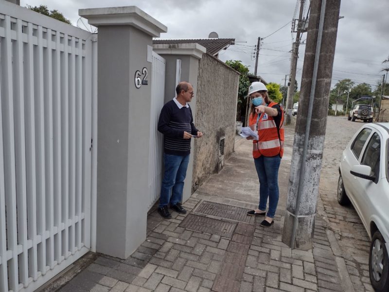 Além das visitas presenciais, moradores que tiverem dúvidas e precisam de outras informações e orientações sobre como fazer a conexão ao sistema de esgoto podem acionar o site www.casan.com.br, na página Ligação de Esgoto – Foto: divulgação.
