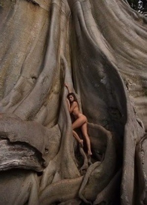 Influenciadora foi expulsa do país após tirar a foto