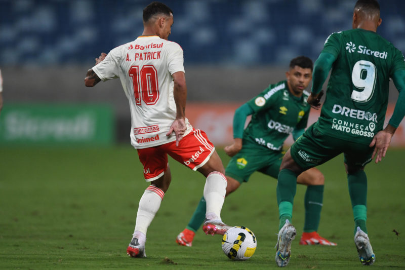 Empate entre Flamengo e Cuiabá foi marcado por lances polêmicos da