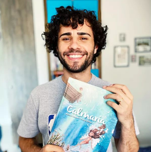 Phellip escreve as hist&oacute;rias e j&aacute; publicou v&aacute;rios livros – Foto: Internet Arquivo Pessoal 5