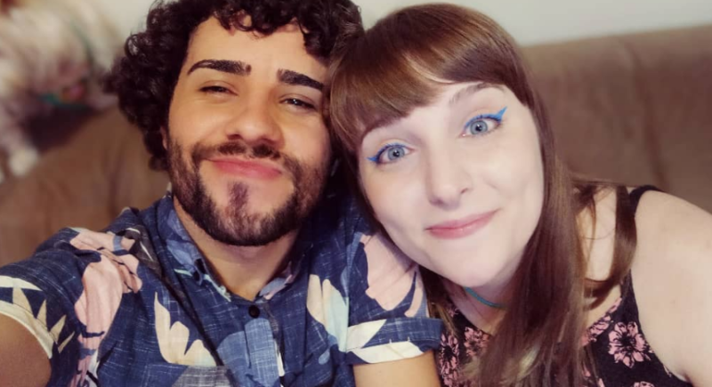 Casal uniu talentos para publicar livros e hist&oacute;rias em quadrinhos – Foto: Internet/Arquivo Pessoal/ND