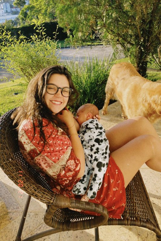 Isabella e o namorado, o estudante &Acirc;ngelo, t&ecirc;m a mesma idade e moram na casa dos pais dela, pois ainda est&atilde;o estudando – Foto: Arquivo Pessoal/Isabella Martignago Coral/ND