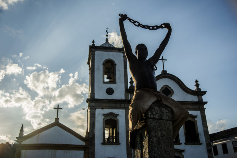 Figura representa a abolição da escravidão no Brasil 