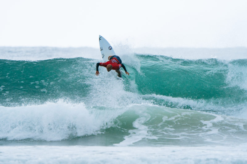 Jadson Andr&eacute; foi o primeiro surfista brasileiro a garantir uma vaga na terceira fase do Gold Coast Pro – Photo by Andrew Shield/World Surf League