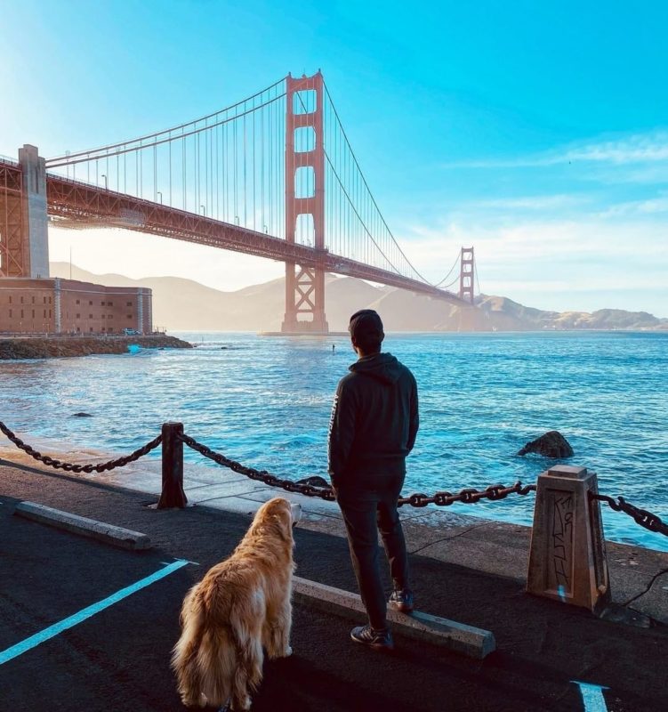 Amigos inseparáveis, Jesse e Shurastey estiveram em inúmeros pontos turísticos nas Américas &#8211; Foto: Reprodução/Internet