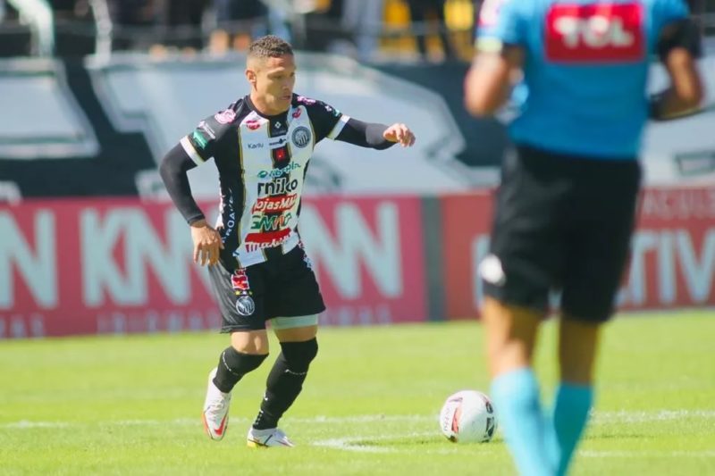 Reina deve ser titular no Oper&aacute;rio-PR – Foto: Andr&eacute; Jonsson/OFEC