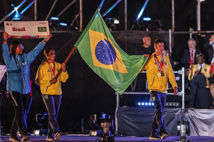 Time Brasil comemora o primeiro lugar no quadro e medalhas nos Jogos Sul-Americanos da Juventude &#8211; Foto: divulgação time brasil